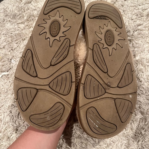 Ugg slippers - Picture 3 of 5